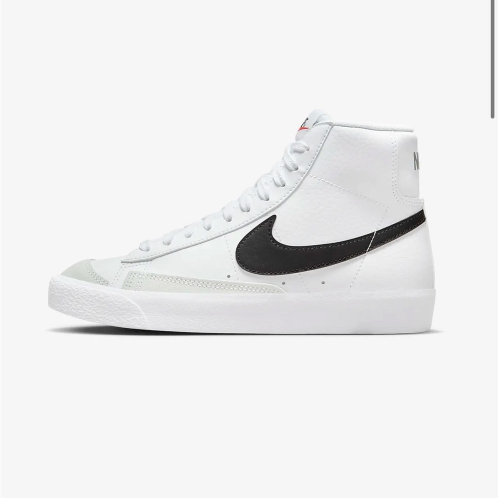 Nike Blazer (Worn twice) 6.5